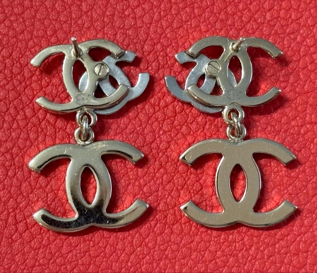 CHANEL ダブルCロゴ ペンダント型ピアス