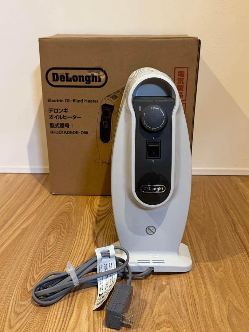 【美品】デロンギ　オイルヒーター　小型軽量モデル　RHJ01A0505-DW