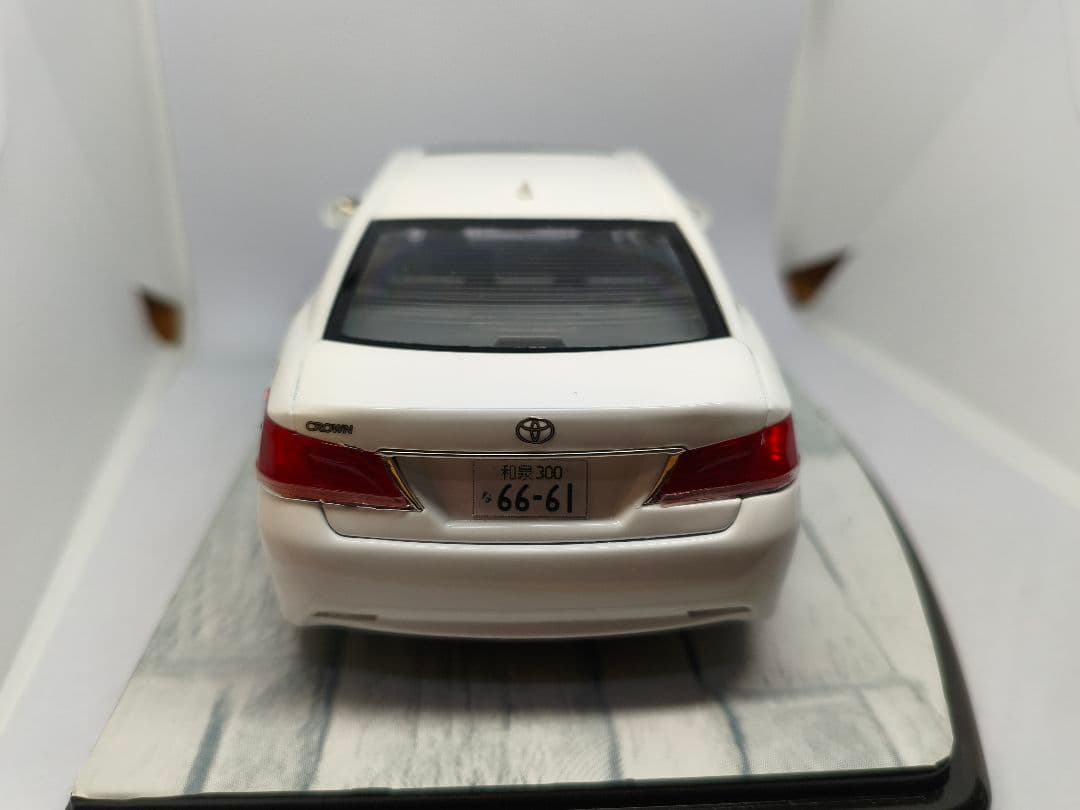 プラモデル　トヨタ　クラウンロイヤル　1/24　　完成品　VIP　シャコタン
