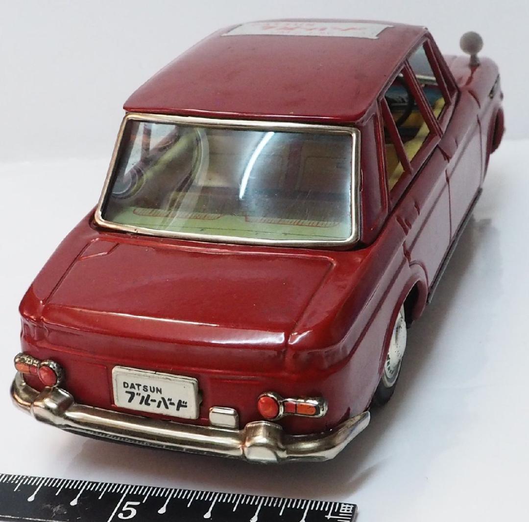 萬代屋【ダットサン ブルーバー赤モーターハイウェイ動作不良】ブリキ製ミニカー箱無