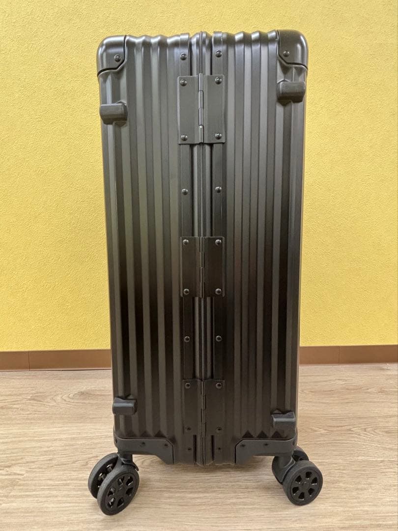 ほぼ新品です！！ブラック アルミニウム キャリーケース