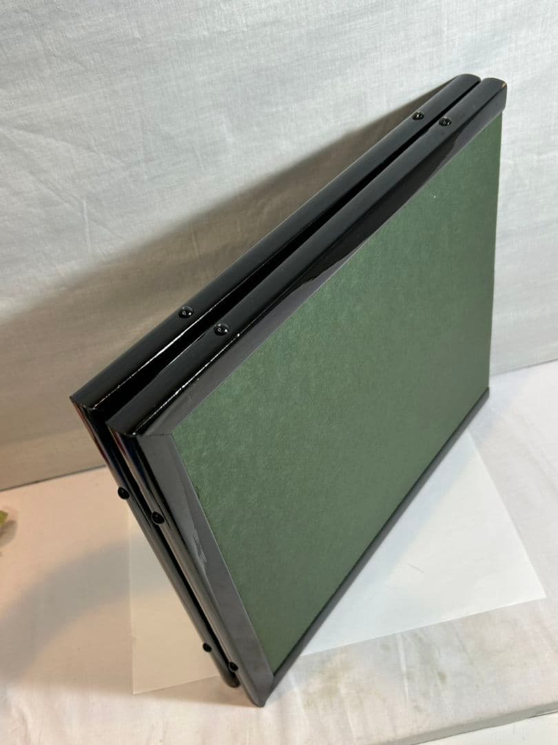 桜と花の美しい刺繍が施された屏風