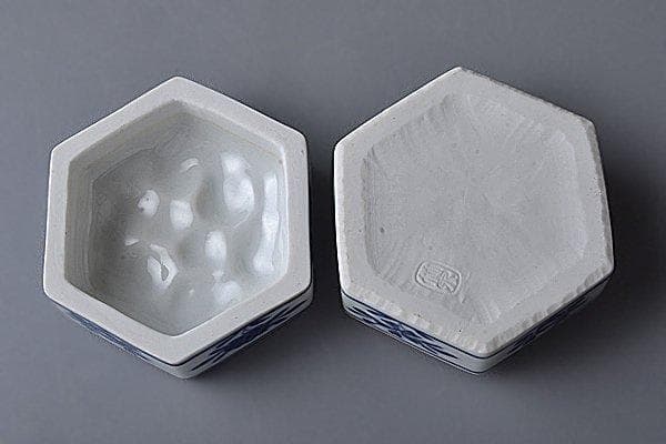 u232 茶道具　三浦竹泉　古染付写桜川六角香合