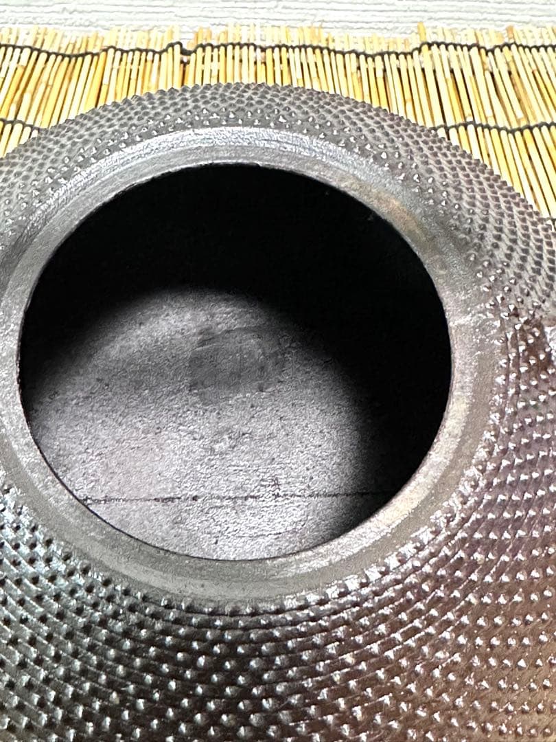 供箱、付属品付　岩手県奥州水沢幸工芸現代の名工 佐藤勝久造宝重霰２ℓ 南部鉄瓶