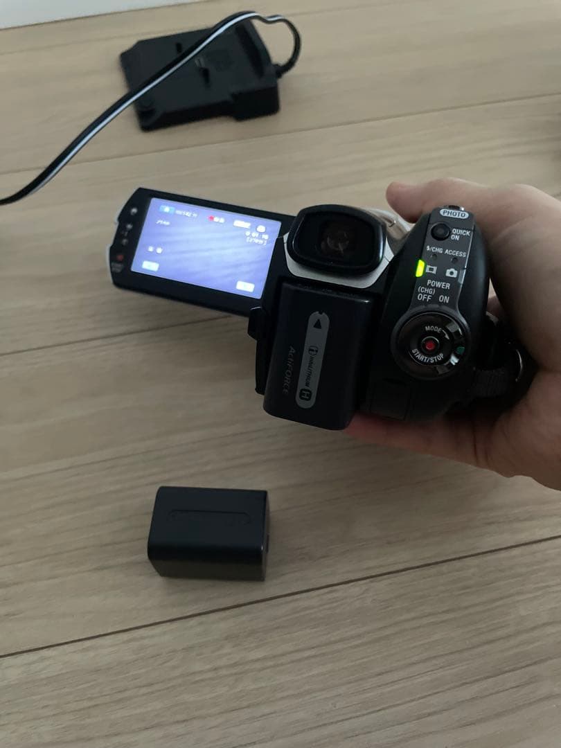 【美品】SONY ハンディカム　HDR-SR11 フルHD 10.2メガピクセル
