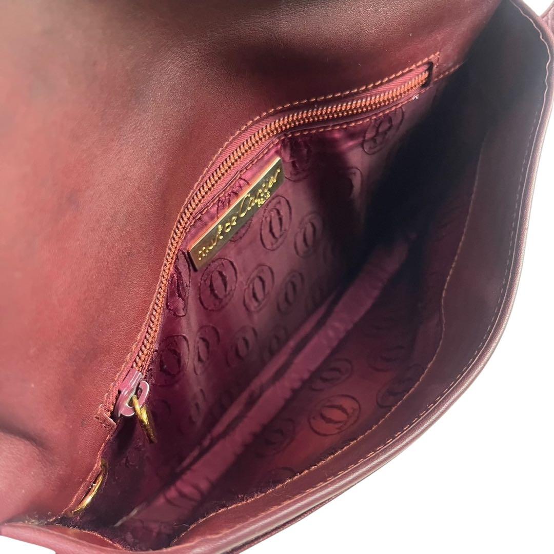 カルティエ　ショルダーバッグ　レザー　マストライン　斜め掛け　ロゴ金具