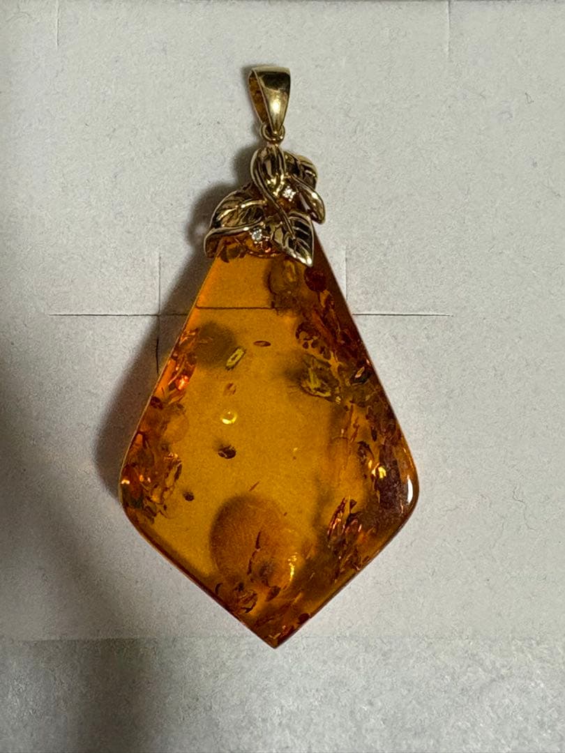 琥珀　K18 ダイヤ0.01 ペンダントトップ