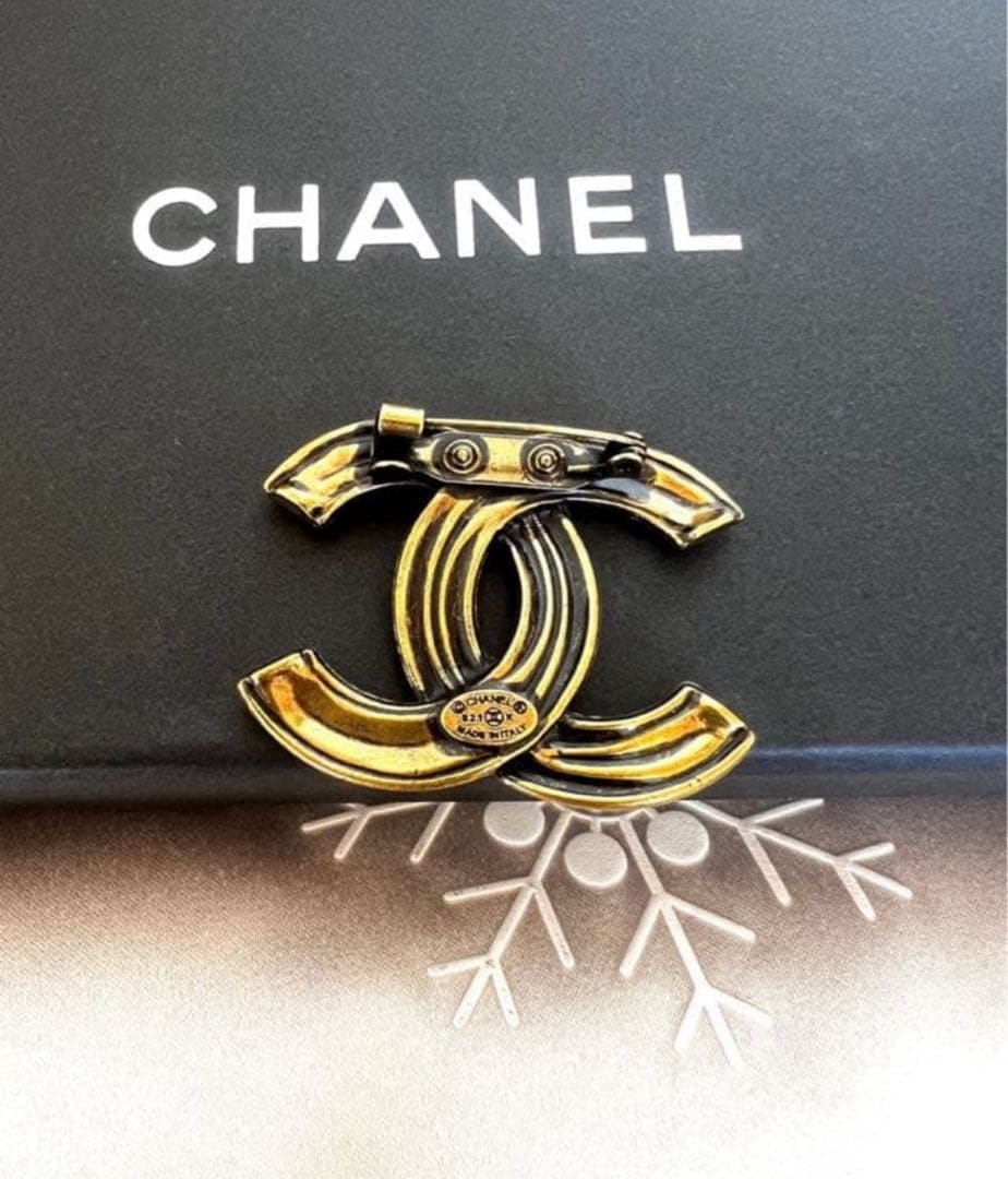 海外で買い集めたブローチ ゴールド ブローチ 2点 新年感謝限定品2点