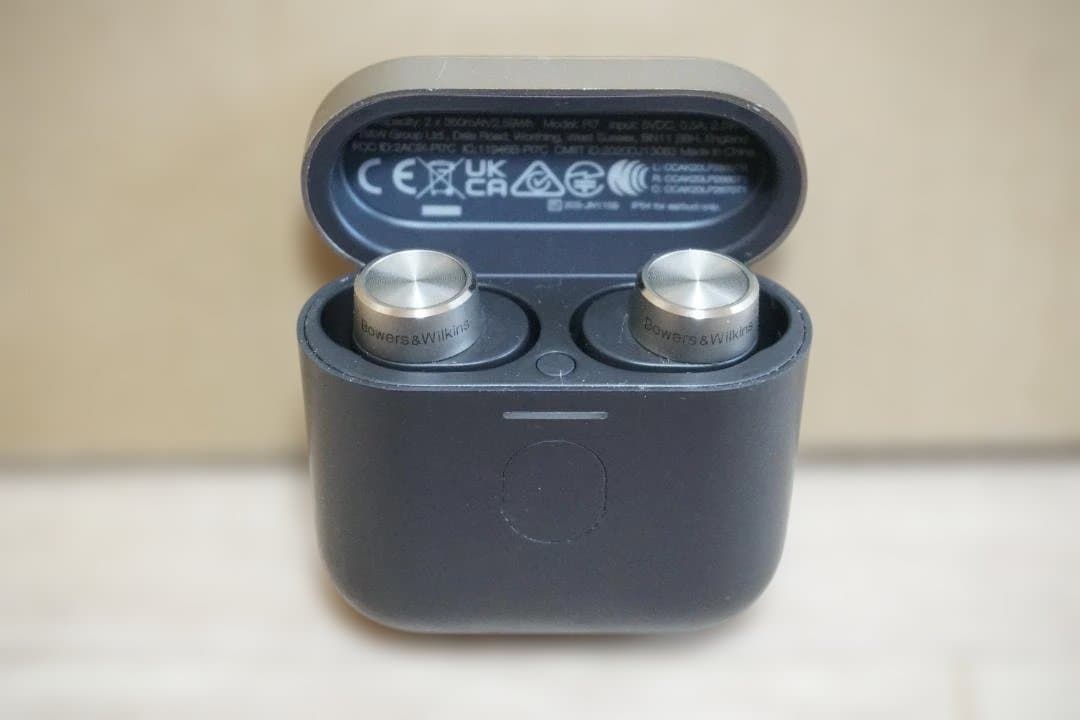 Bowers & Wilkins PI7 ワイヤレスヘッドフォン　ケースに傷あり