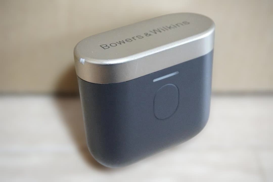 Bowers & Wilkins PI7 ワイヤレスヘッドフォン　ケースに傷あり