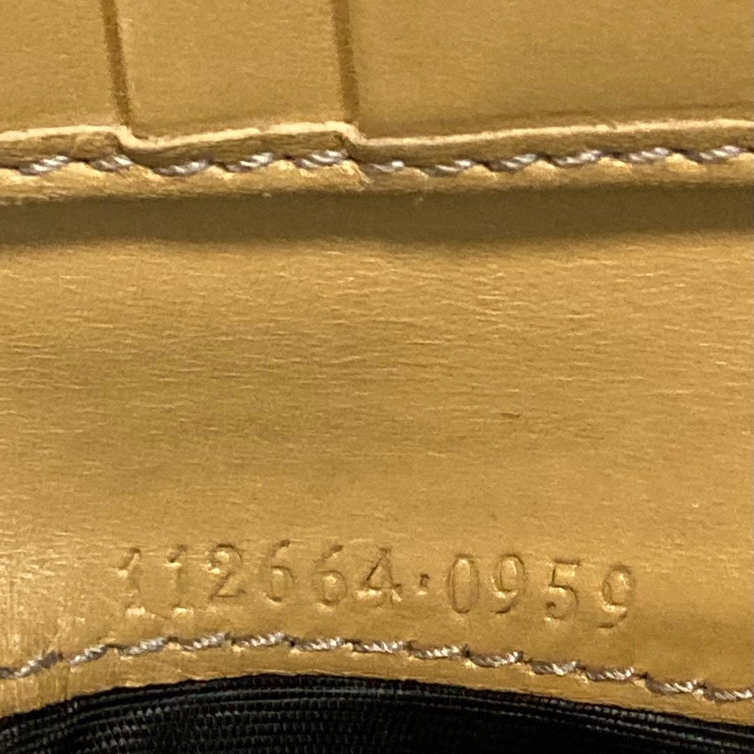 最終値下げ GUCCI グッチ　レザー　二つ折り　財布　金具　ベージュ