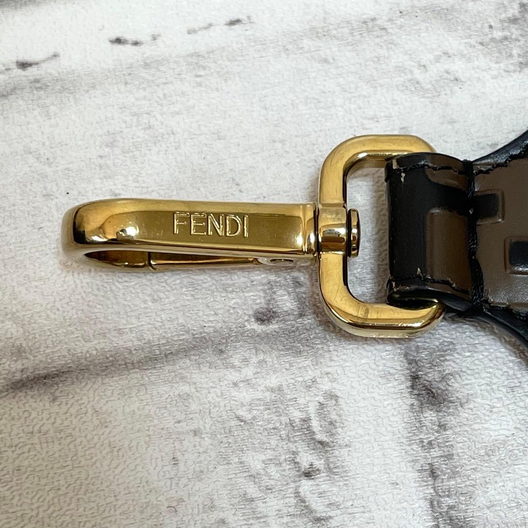 未使用級✨フェンディ　ストラップユー　ズッカ柄　エンボス　ゴールド金具