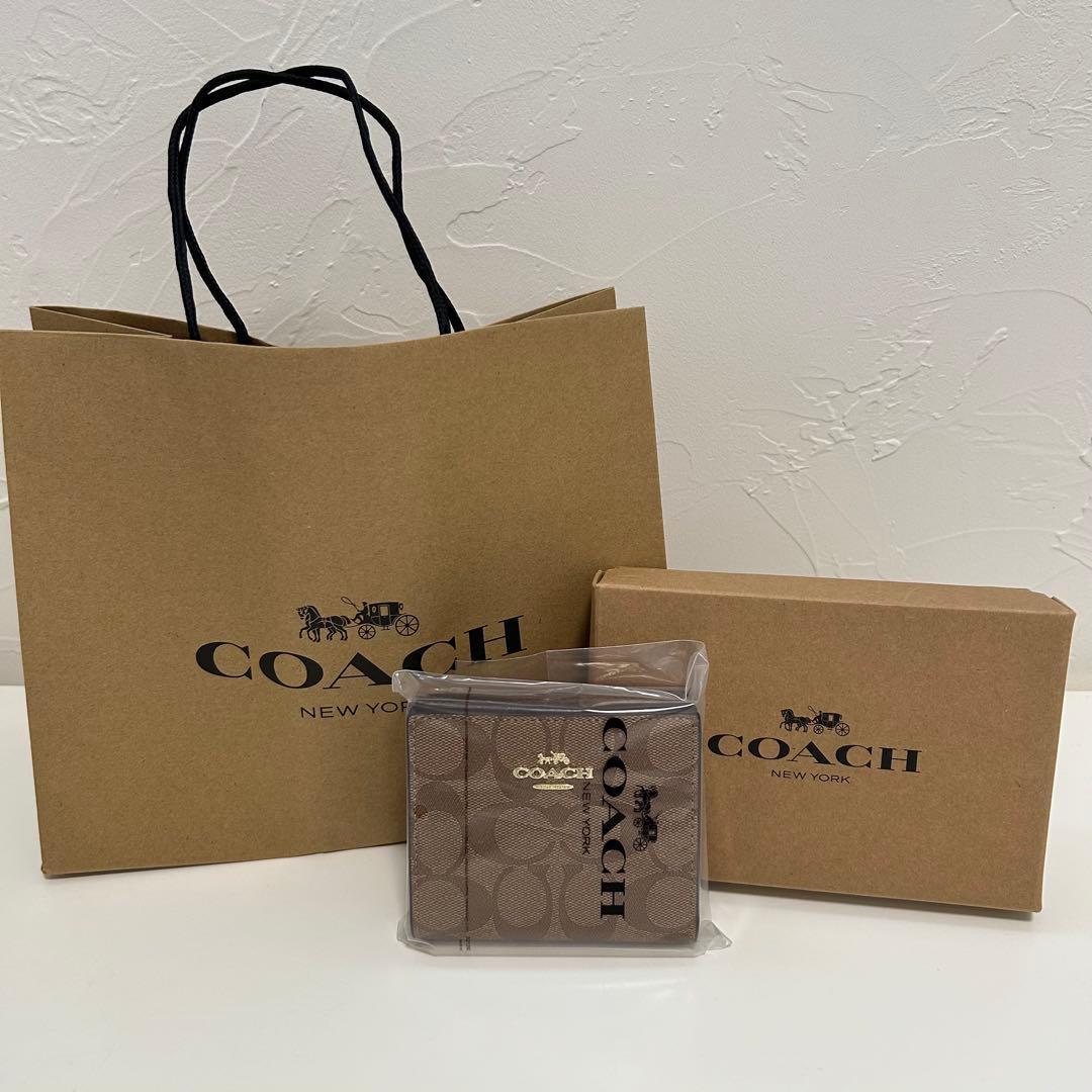 耀くん 新品 COACH 財布 二つ折り財布 カーキ×レッドウッド シグネ