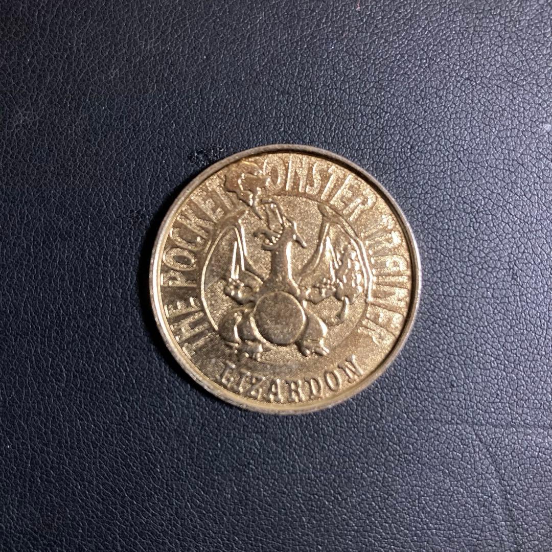 ポケモン　リザードン　金色