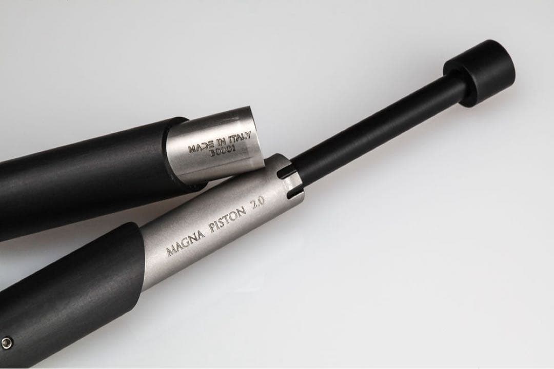 【廃盤予告】VENVSTAS MAGNA2.0ピストン カーボン チタンFニブ