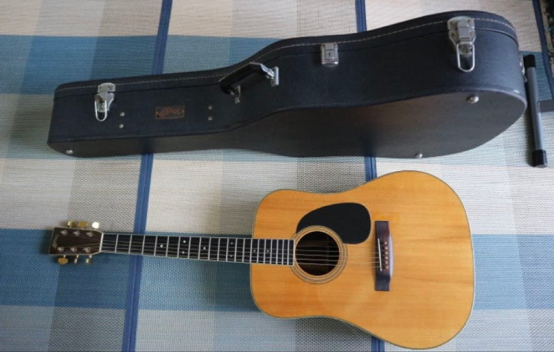 Sada yairiアコースティックギター
