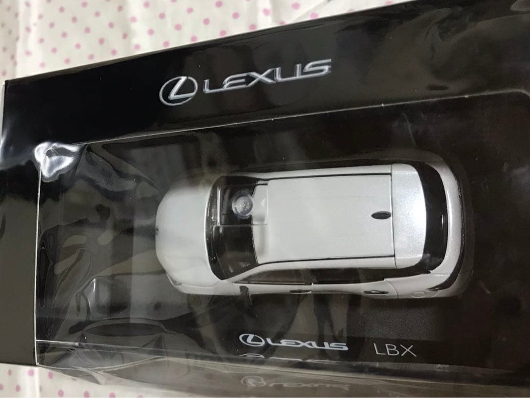 レクサス　LBX 左ハンドル　京商　①