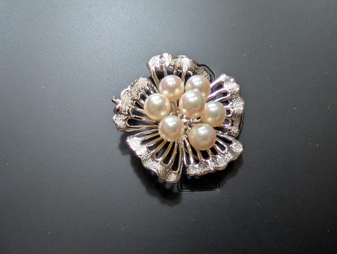 真珠のブローチ　ミキモト 　お花のモチーフ