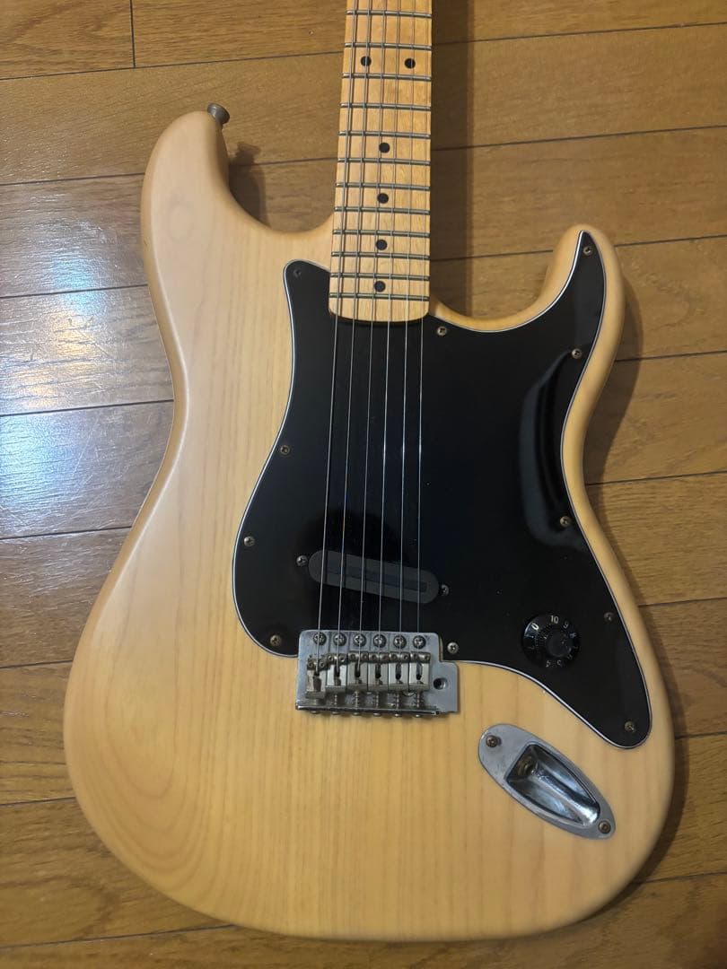 メーカー不明ナチュラルサテンストラトキャスター