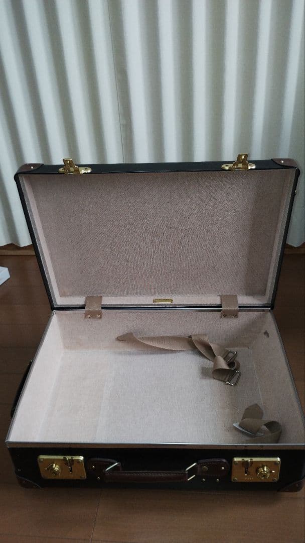 m*様 グローブトロッター　GLOBE TROTTER スモールキャリーオン 3