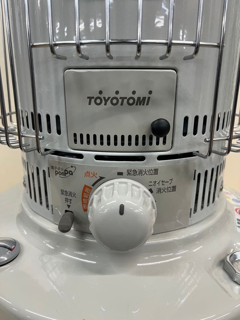 トヨトミ KS-67H(W) 対流形石油ストーブ 新品 展示品