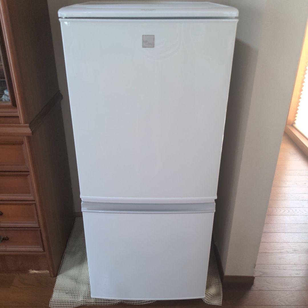 ホワイト冷蔵庫 シンプルデザイン
