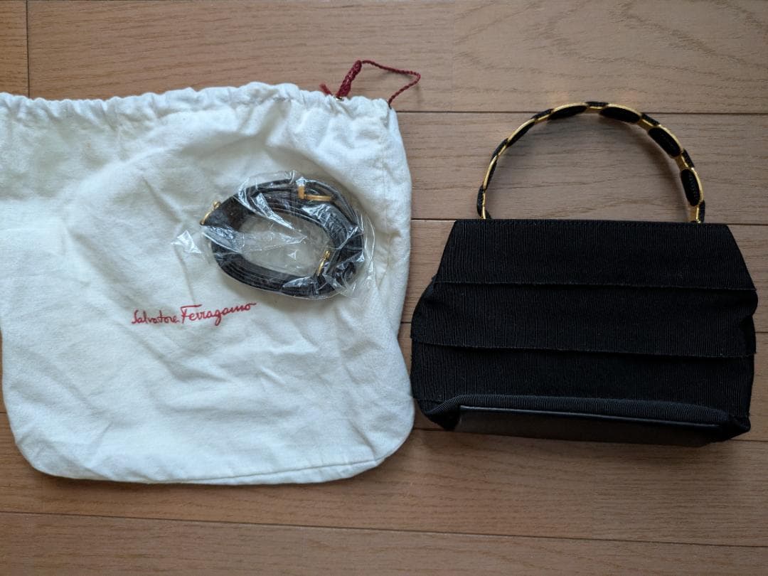 sahara 　Ferragamo フェラガモ　パーティーバッグ