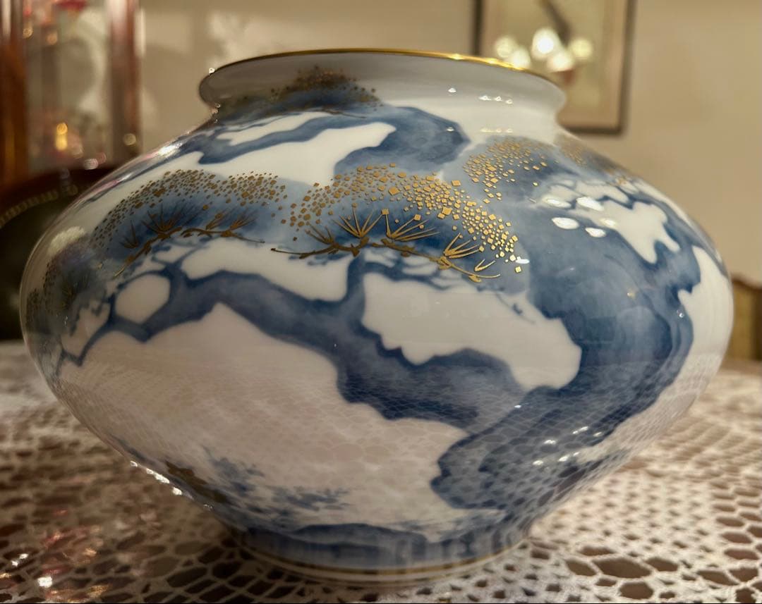 大倉陶園　皇室御用達　金彩老松　青と金の模様