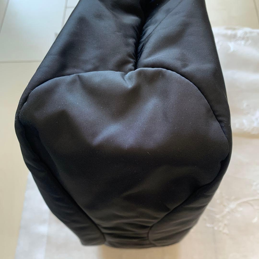 フェラガモ　リボン付きブラックナイロンバッグ