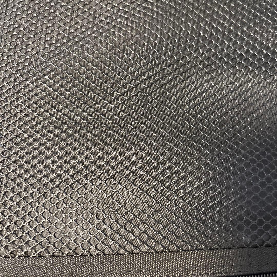 Mercedes シルバー キャリーケースと非売品のベアーのぬいぐるみ付き