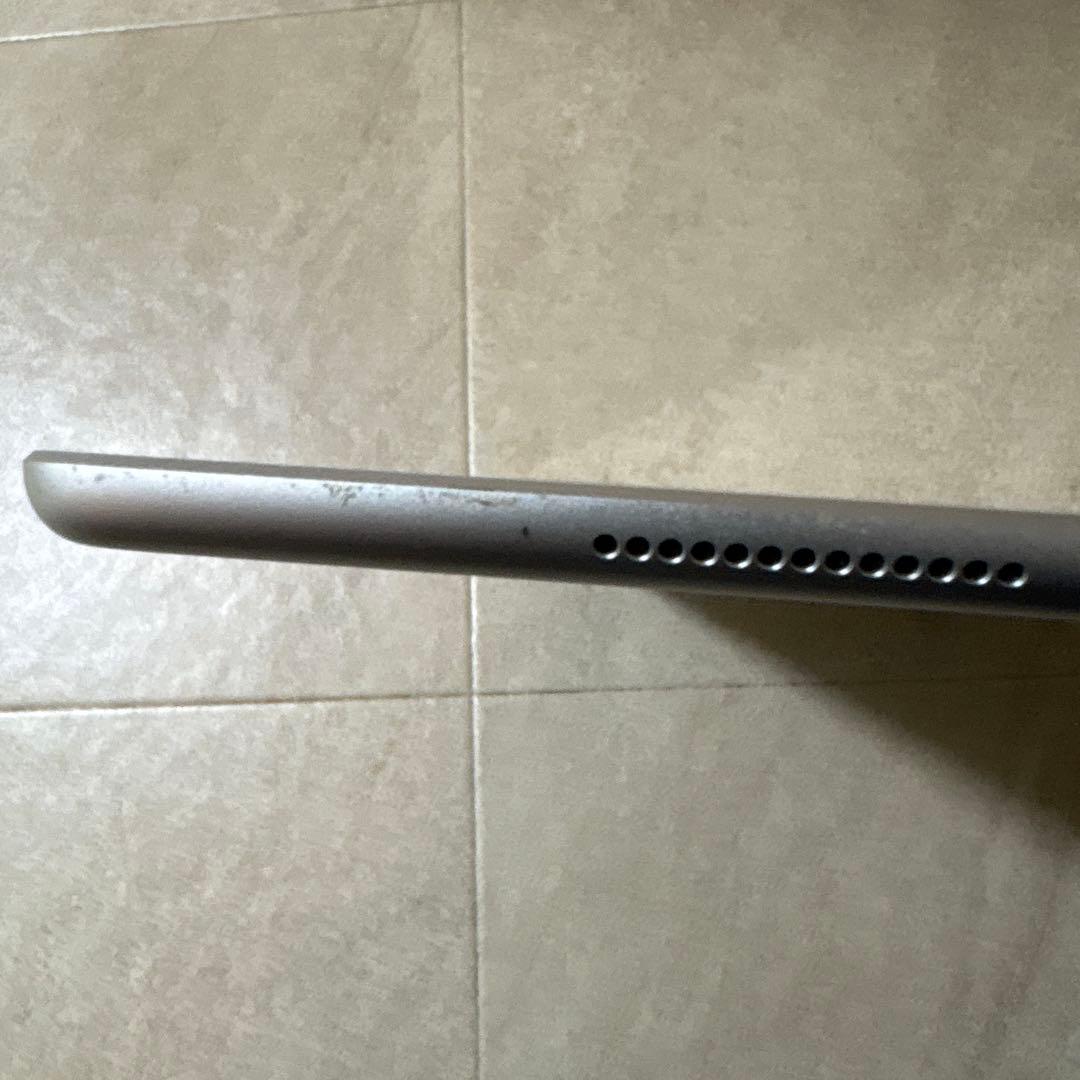 Apple iPad (第8世代) wifi＋celluarシルバー 32GB