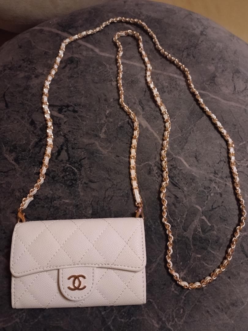 新品未使用　CHANEL 白キルティング ケース　チェーン付き　ノベルティ