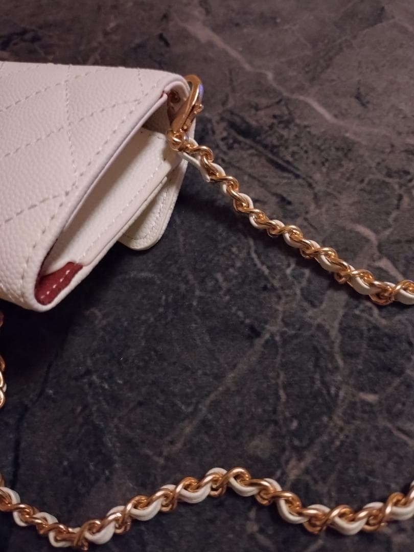 新品未使用　CHANEL 白キルティング ケース　チェーン付き　ノベルティ