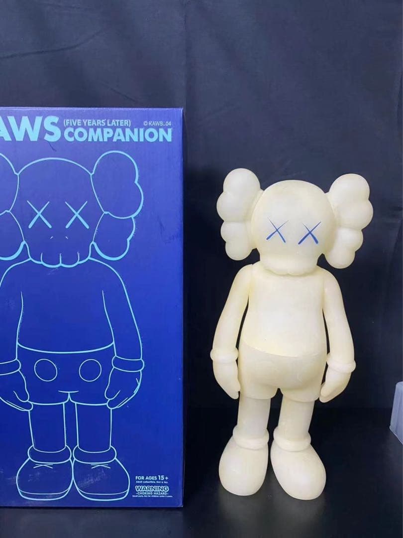 新品 kaws companion (FIVE YEARS LATER)