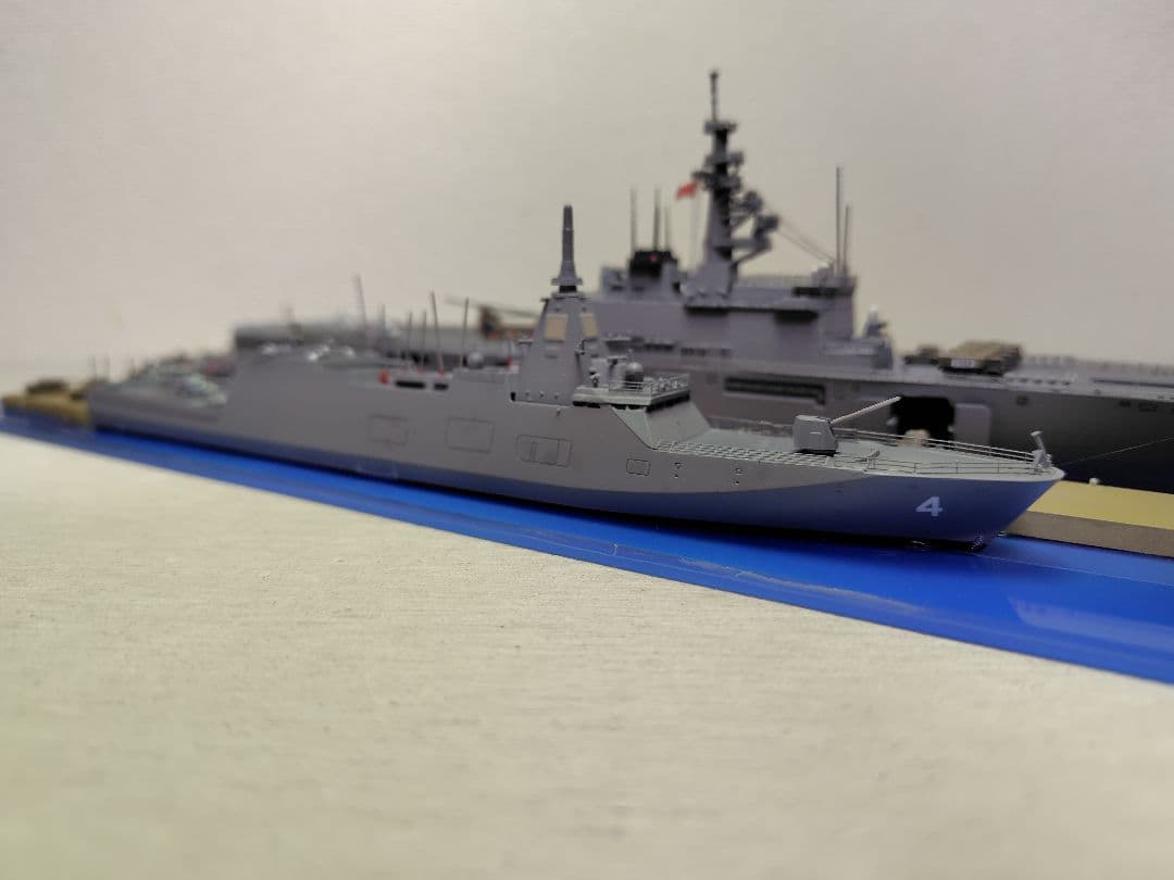 海上自衛隊護衛艦 おおすみ，みくま 1/700 スケール完成模型