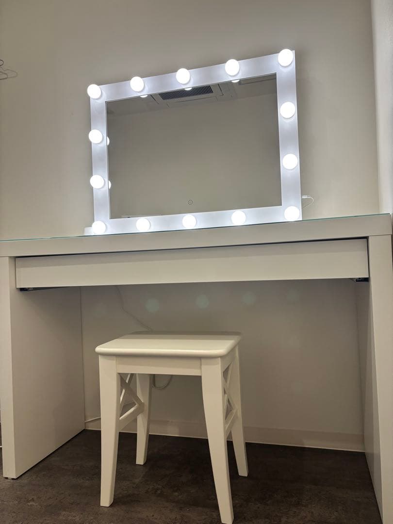 r*m様 IKEAホワイトドレッサー　LED照明付き