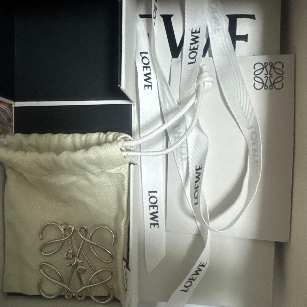 LOEWE シルバーブローチ ポーチ付き