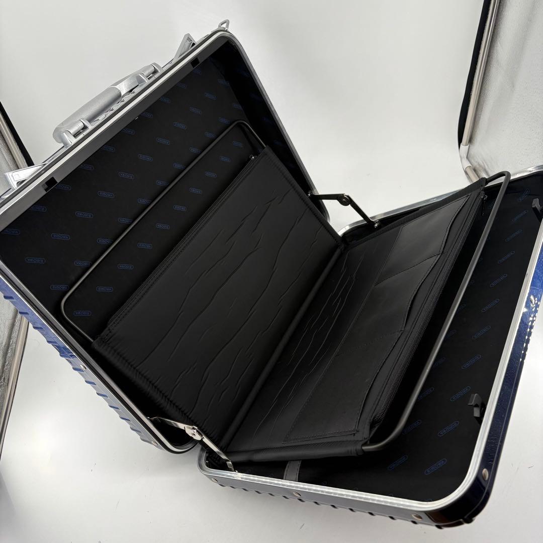 美品 リモワ アタッシュケース リンボ 紺 ポリカーボネート