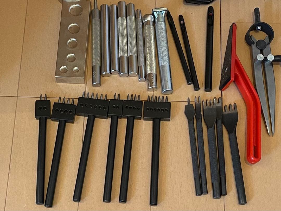 【値下げ】レザークラフト 工具　スターターセット　【おまけ牛革・糸付】