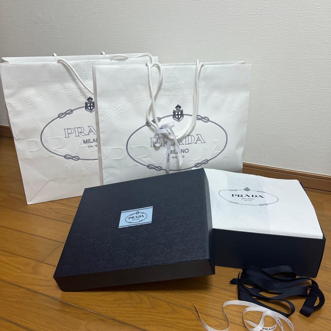 PRADA ギフトボックスと紙袋セット