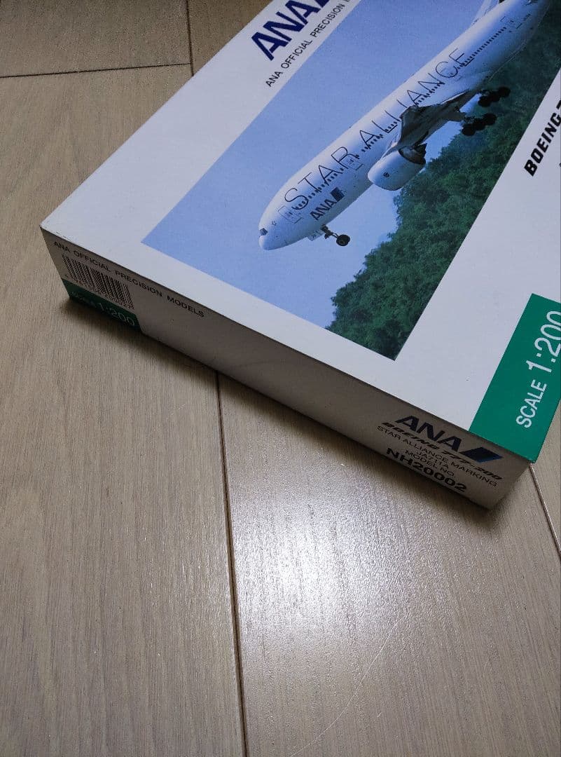 【美品】NH20002ANA ボーイング777-200 JA711A　1/200
