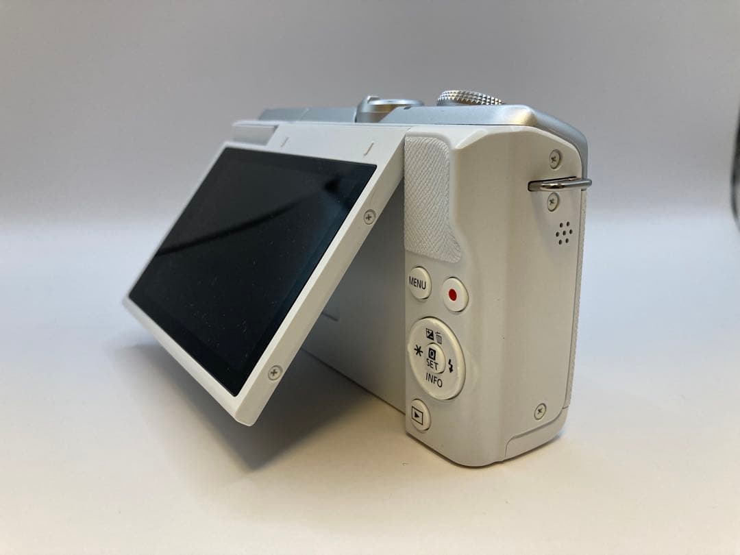 Canon EOS M200 標準ズームキット ホワイト ミラーレス一眼カメラ