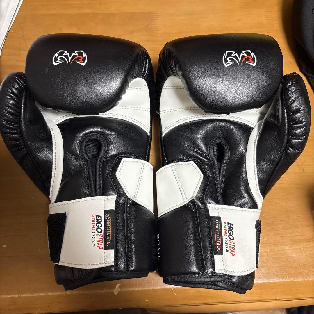 RIVAL RS2V ボクシンググローブ 黒/白/赤14オンススパーリング用
