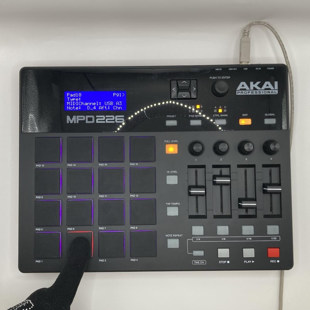AKAI MPD226 MIDIパッド 動作良好 箱・USBケーブル付 DTM