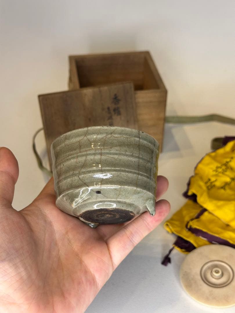 最終価格！青磁筋　三足香炉　共箱　古共布付　時代物　古美術　骨董品