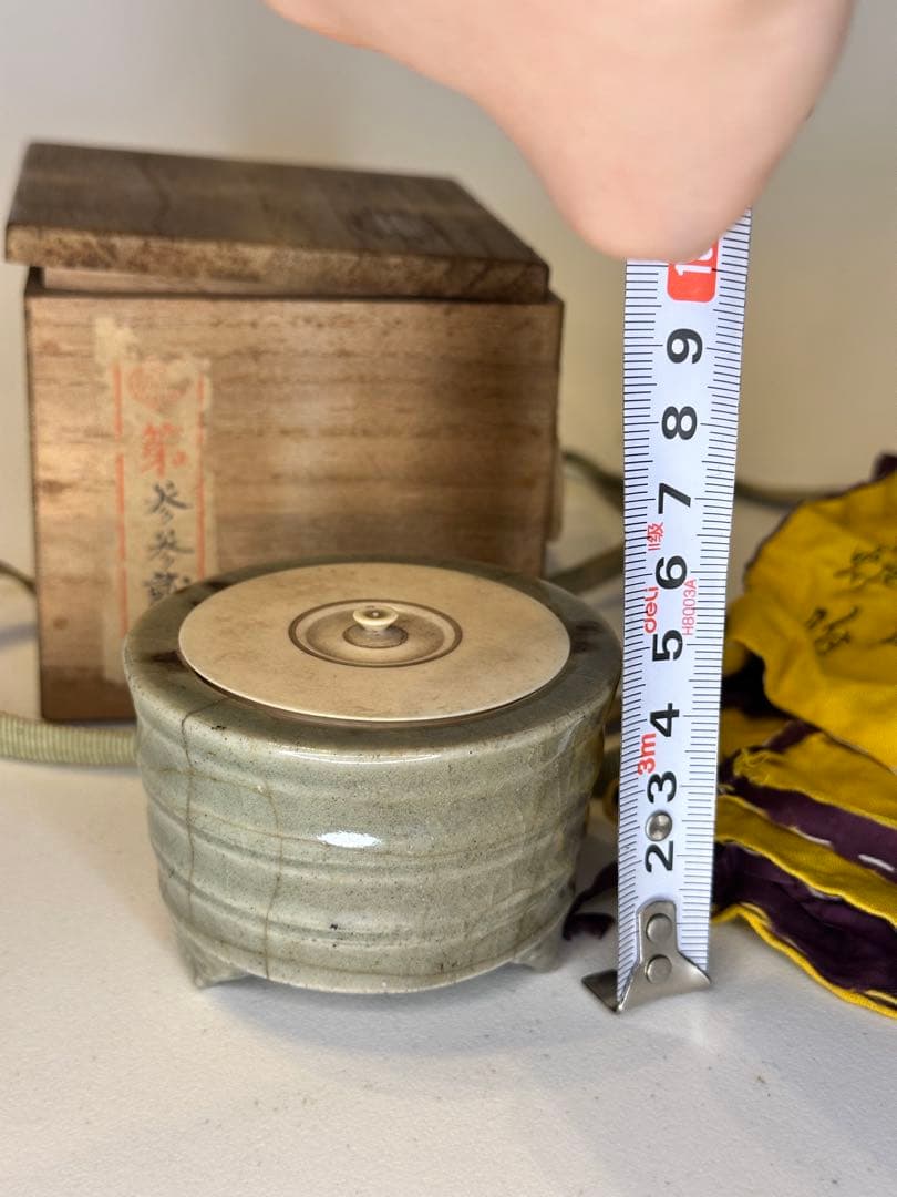 最終価格！青磁筋　三足香炉　共箱　古共布付　時代物　古美術　骨董品