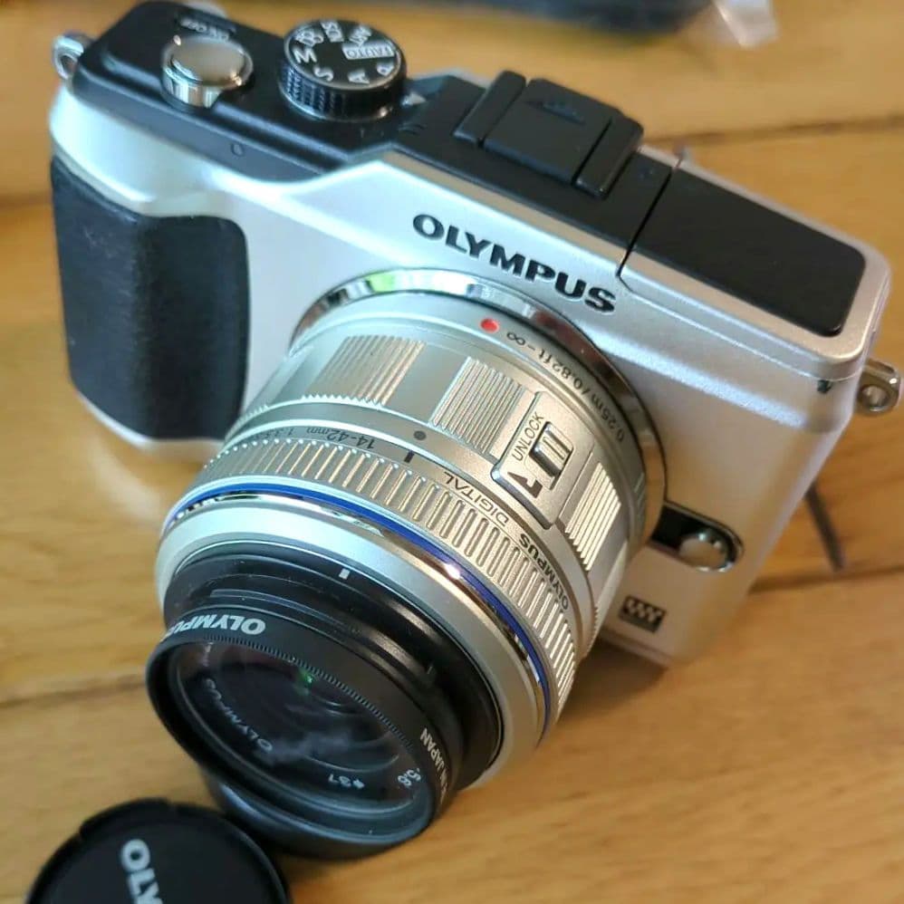 OLYMPUS PEN E-PL2 ミラーレス一眼