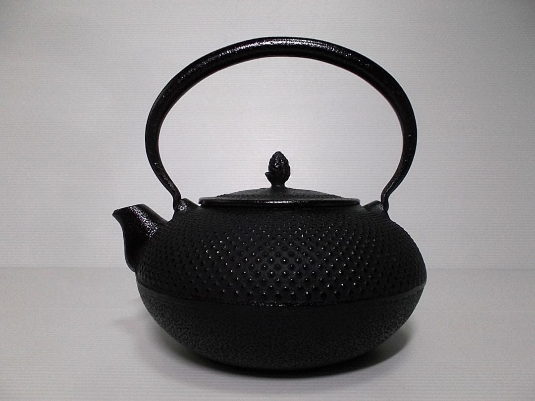 茶道具 未使用 本場盛岡南部鉄瓶 算玉アラレ1.5 霰鉄瓶 ガス/IH対応