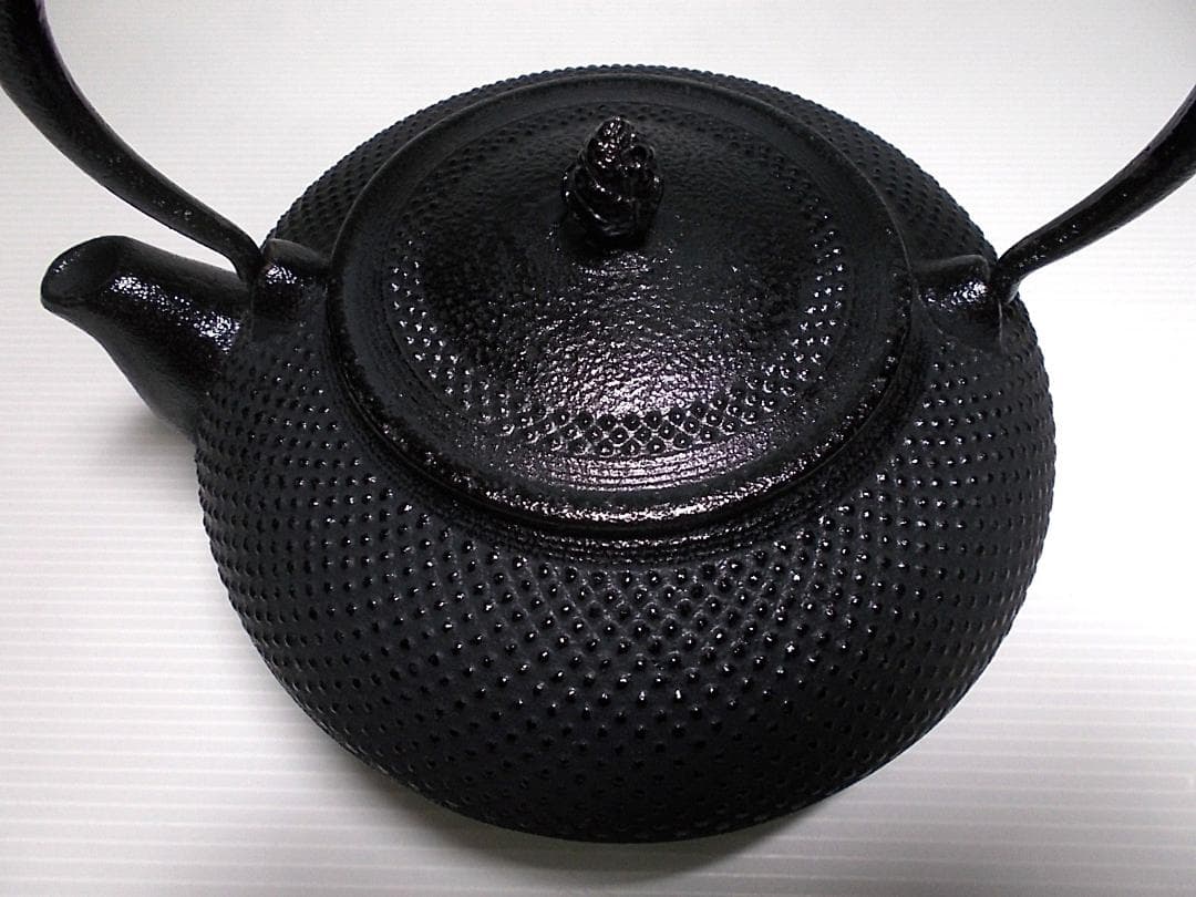 茶道具 未使用 本場盛岡南部鉄瓶 算玉アラレ1.5 霰鉄瓶 ガス/IH対応