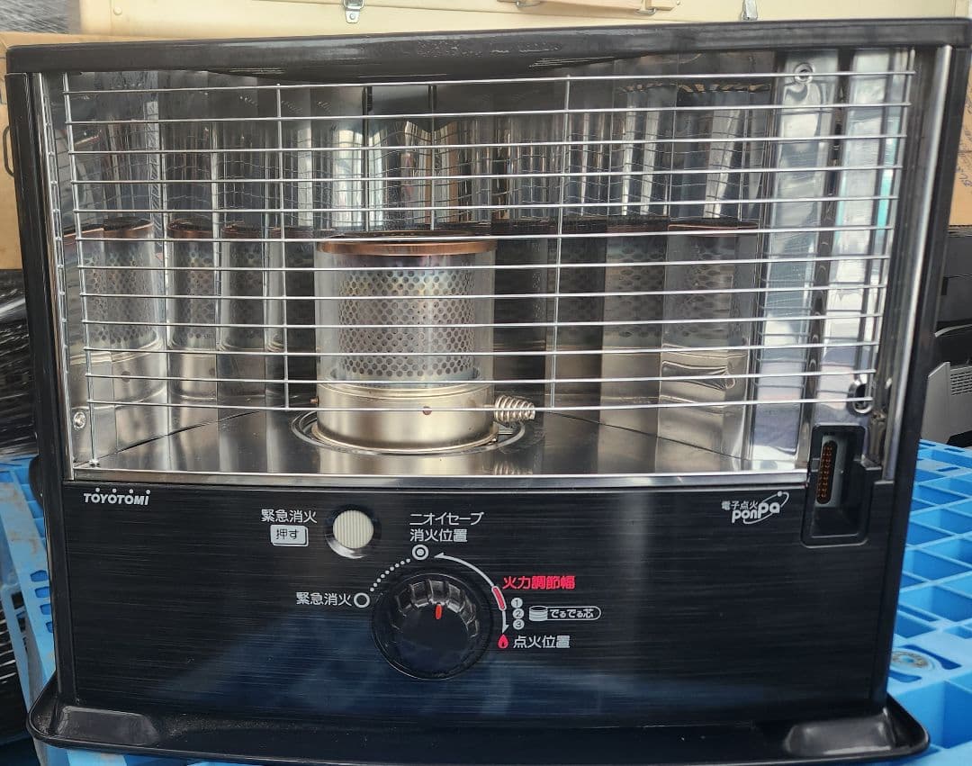 23年製 トヨトミ RS-W29N 灯油ストーブ